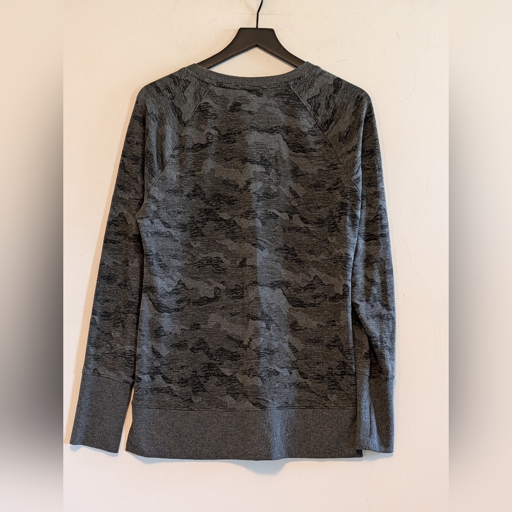 RBX Active Gray Camo Pullover Sweatshirt Medium Thumb Hole Athleisure Top Lounge - Picture 4 of 4